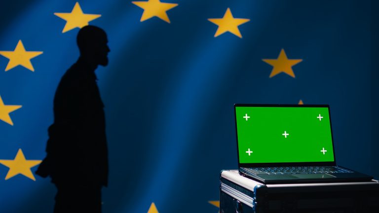 Conselho da UE adia prazos do AI Act para sistemas de alto risco