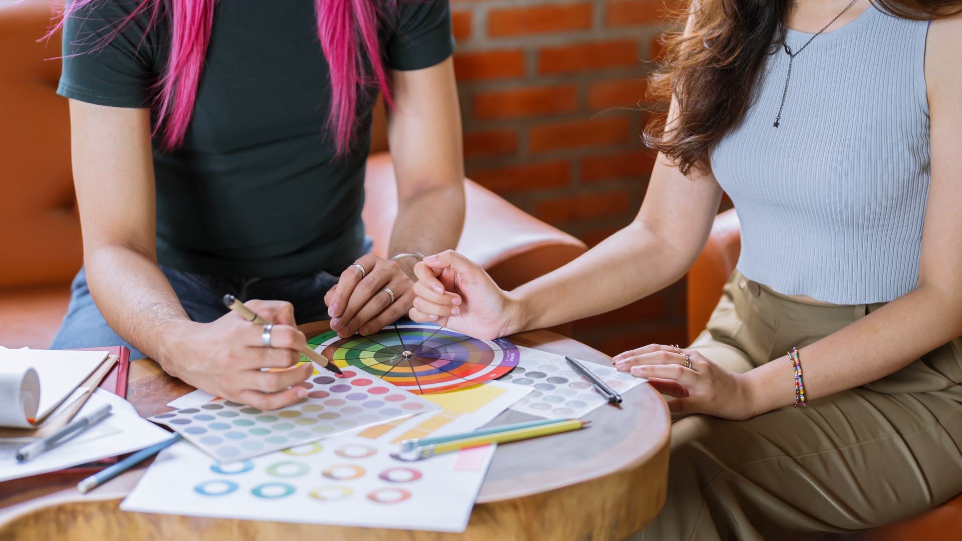 A Psicologia do Design: Como as Cores Influenciam as Decisões dos Clientes