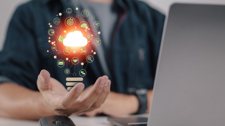 Software vs SaaS: Como escolher a melhor solução tecnológica para o negócio